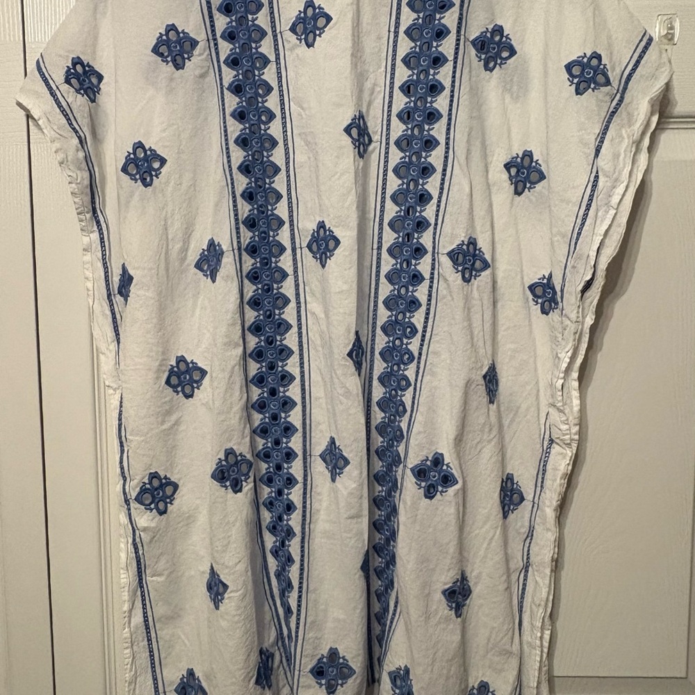 Time and Tru Blue and White Kimono